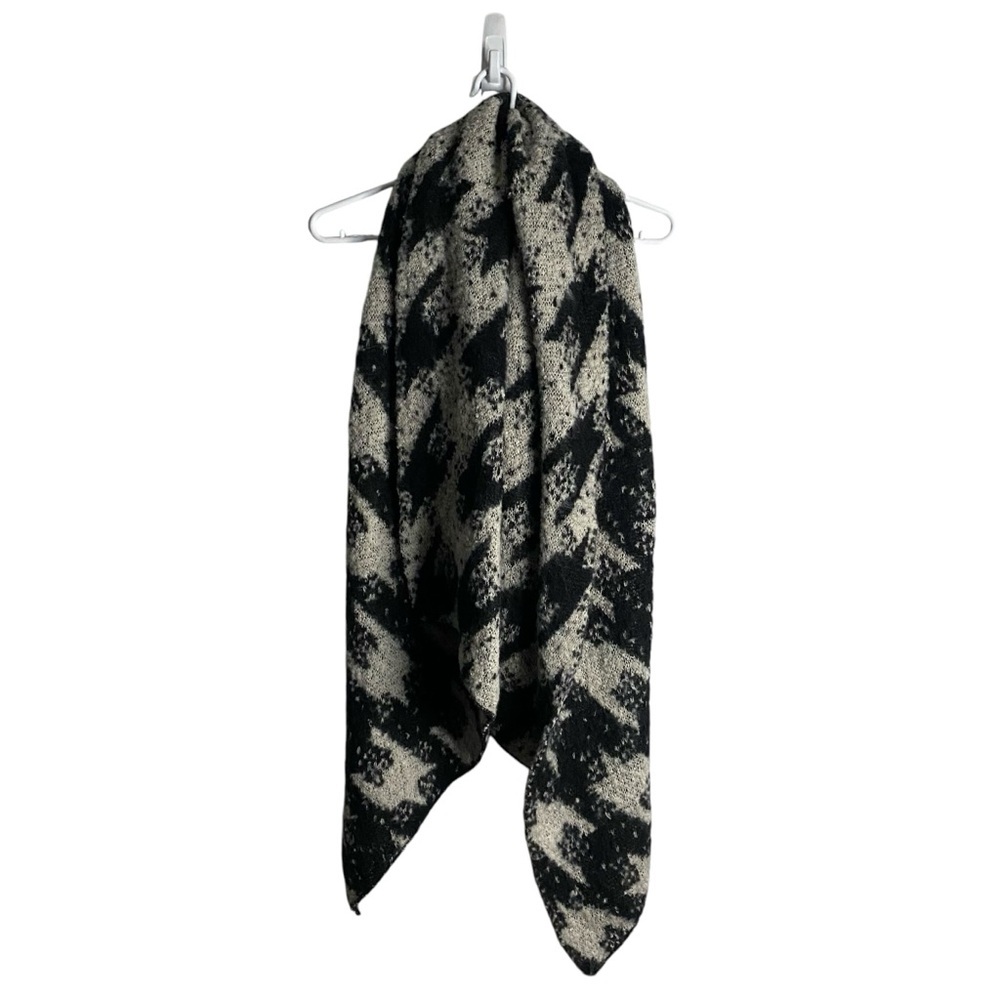 Modena Soft Chunky Knit Black and White Patterned Scarf